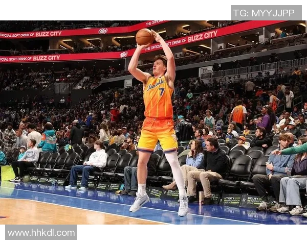 小牛队在与雷霆的较量中以3分之差遗憾落败，赛季前景堪忧