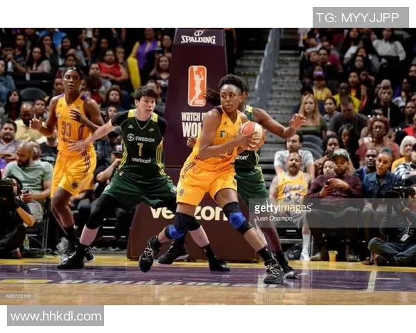 火花与风暴的激烈对决胜负差距引发热议与关注